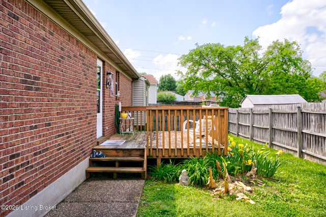 3807 Hillcross Dr, Louisville, KY 40229