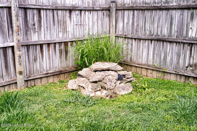 3807 Hillcross Dr, Louisville, KY 40229