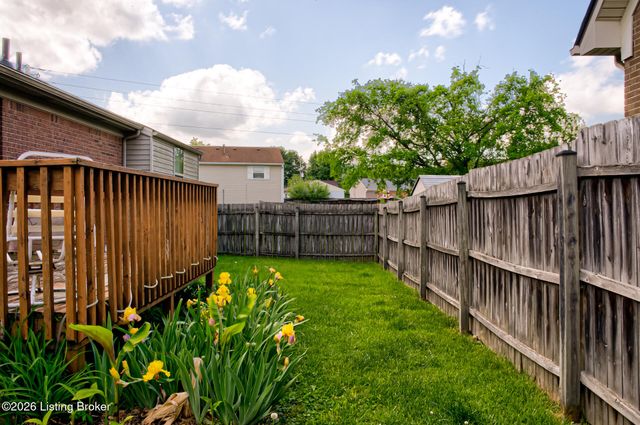 3807 Hillcross Dr, Louisville, KY 40229