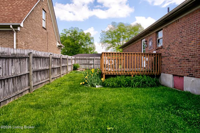 3807 Hillcross Dr, Louisville, KY 40229