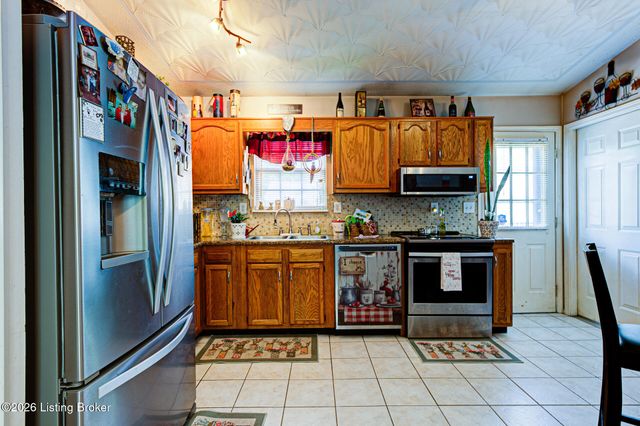 3807 Hillcross Dr, Louisville, KY 40229