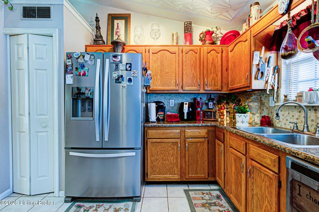 3807 Hillcross Dr, Louisville, KY 40229
