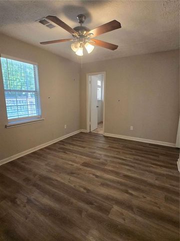 125 E Country Woods Drive E, Covington, GA 30016