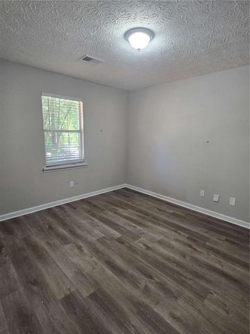 125 E Country Woods Drive E, Covington, GA 30016