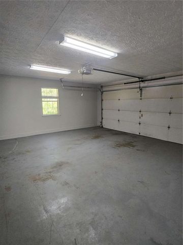 125 E Country Woods Drive E, Covington, GA 30016