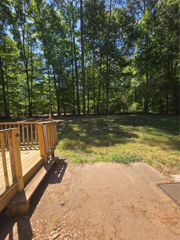 125 E Country Woods Drive E, Covington, GA 30016