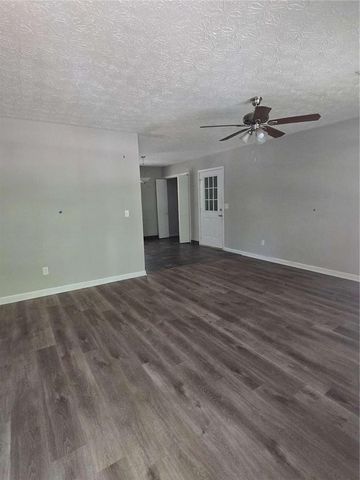 125 E Country Woods Drive E, Covington, GA 30016