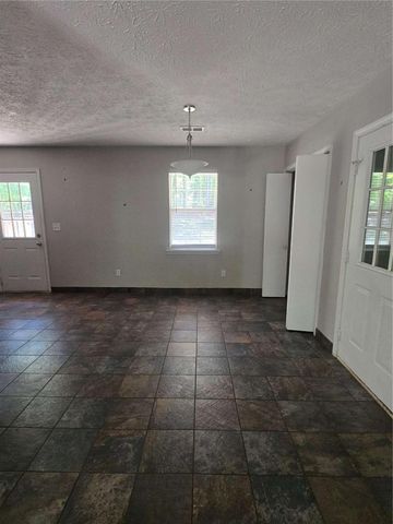 125 E Country Woods Drive E, Covington, GA 30016