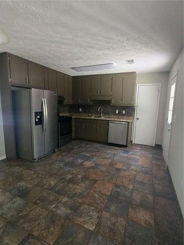 125 E Country Woods Drive E, Covington, GA 30016