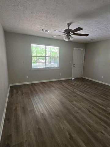125 E Country Woods Drive E, Covington, GA 30016