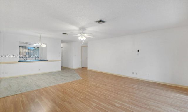 160 SE 7th St 405, Deerfield Beach, FL 33441