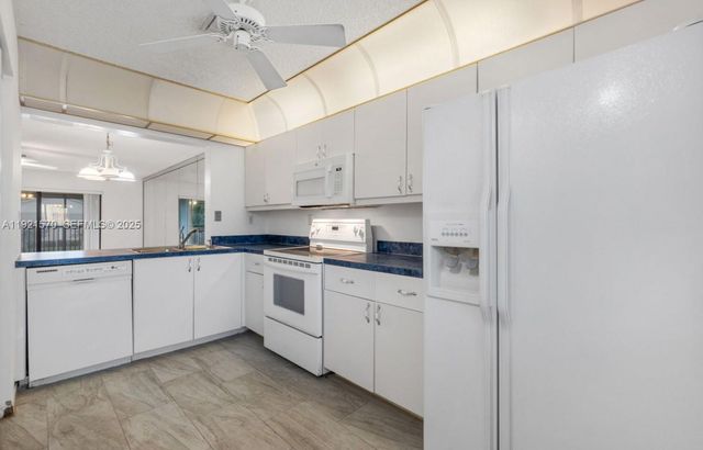 160 SE 7th St 405, Deerfield Beach, FL 33441