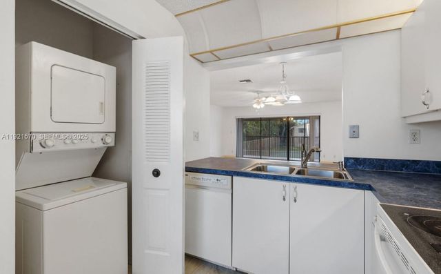 160 SE 7th St 405, Deerfield Beach, FL 33441