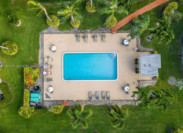 160 SE 7th St 405, Deerfield Beach, FL 33441