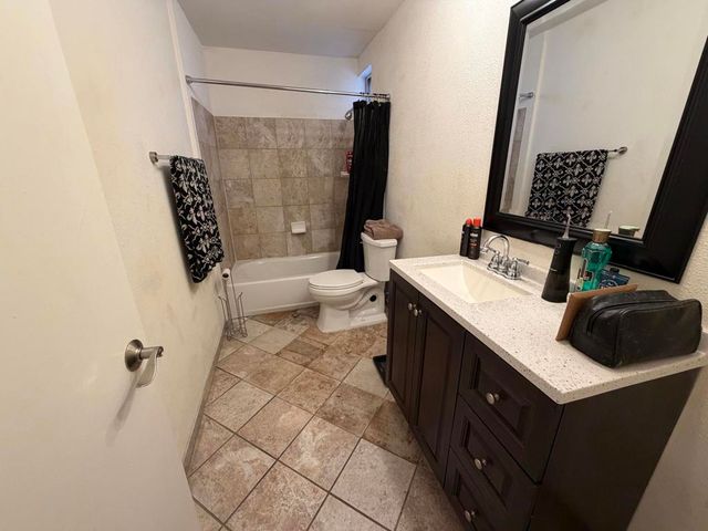 400 N Sunrise Way 104, Palm Springs, CA 92262