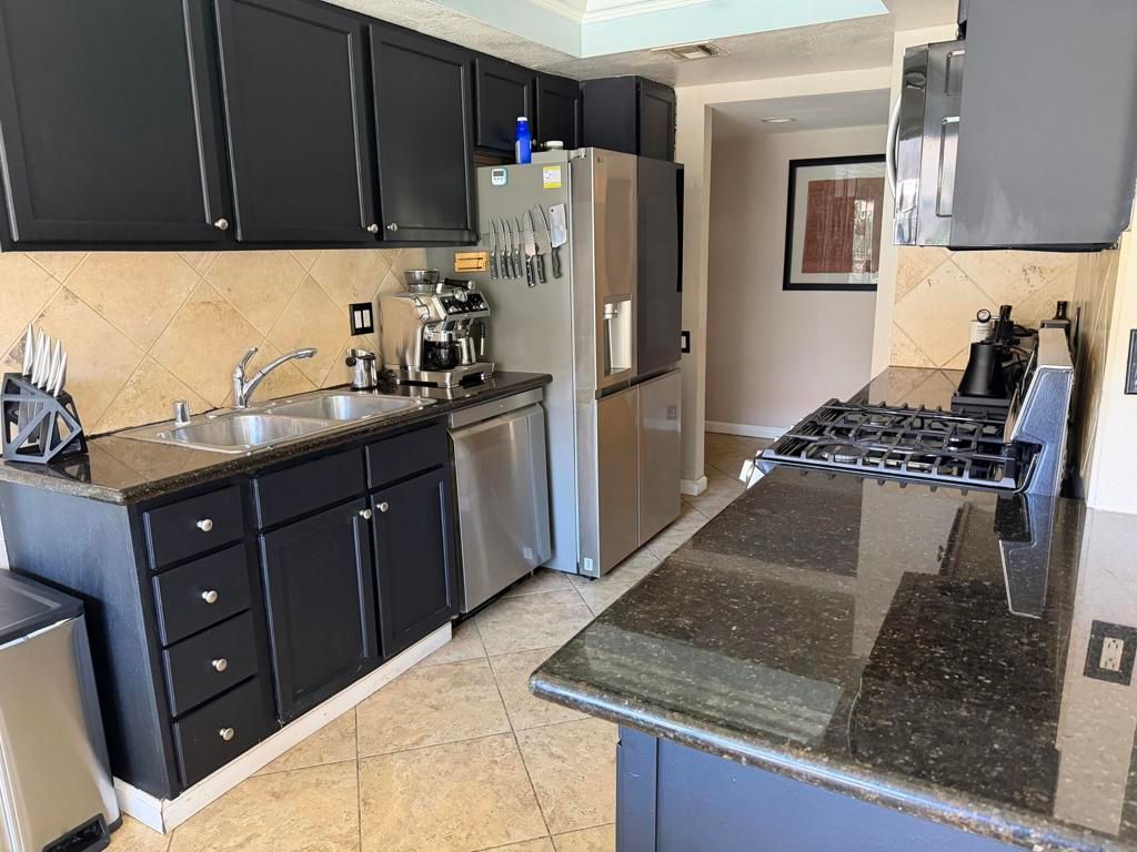 400 N Sunrise Way 104, Palm Springs, CA 92262