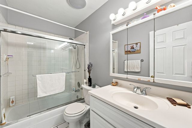 5115 Blodgett Avenue 213, Downers Grove, IL 60515