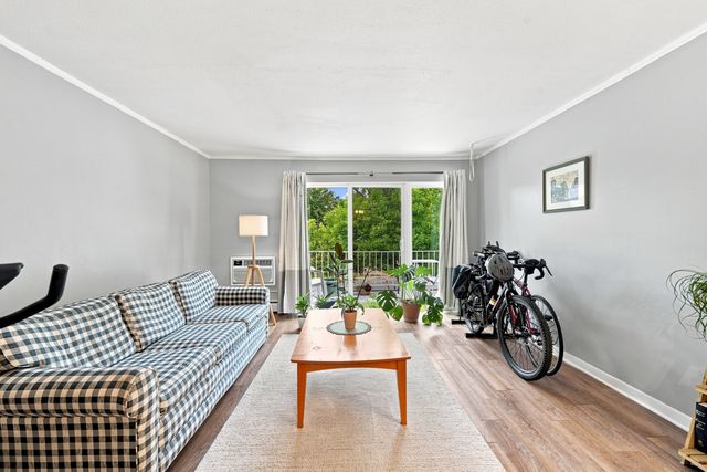 5115 Blodgett Avenue 213, Downers Grove, IL 60515