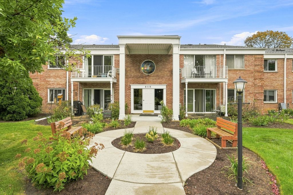 5115 Blodgett Avenue 213, Downers Grove, IL 60515