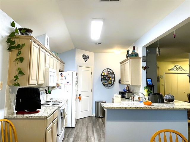 2011 Cottonwood Dr, Portland, TX 78374