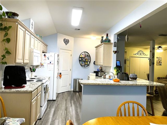 2011 Cottonwood Dr, Portland, TX 78374