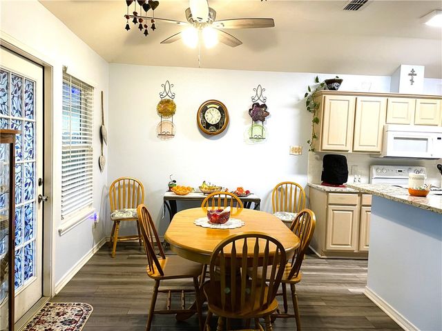 2011 Cottonwood Dr, Portland, TX 78374