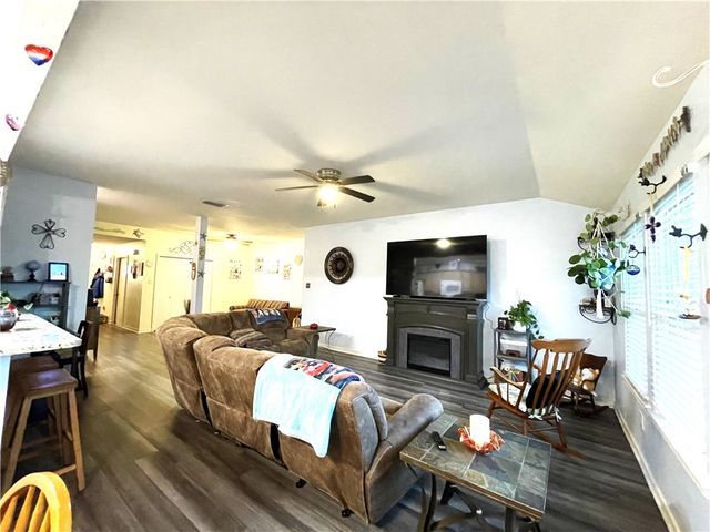 2011 Cottonwood Dr, Portland, TX 78374