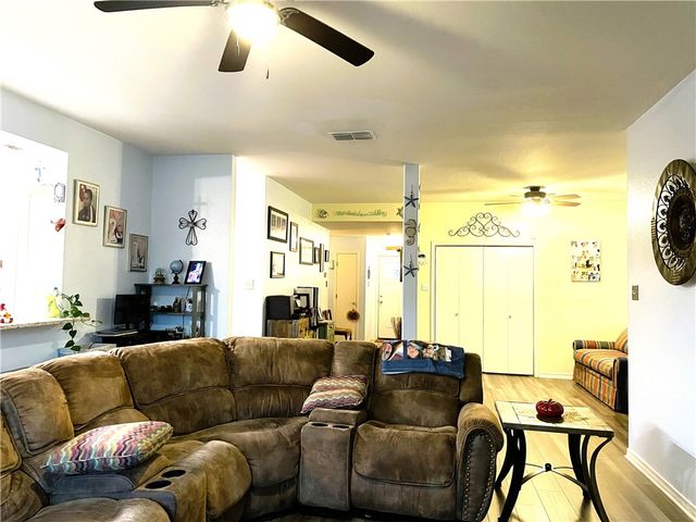 2011 Cottonwood Dr, Portland, TX 78374