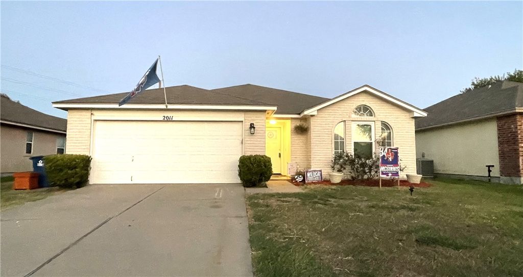 2011 Cottonwood Dr, Portland, TX 78374