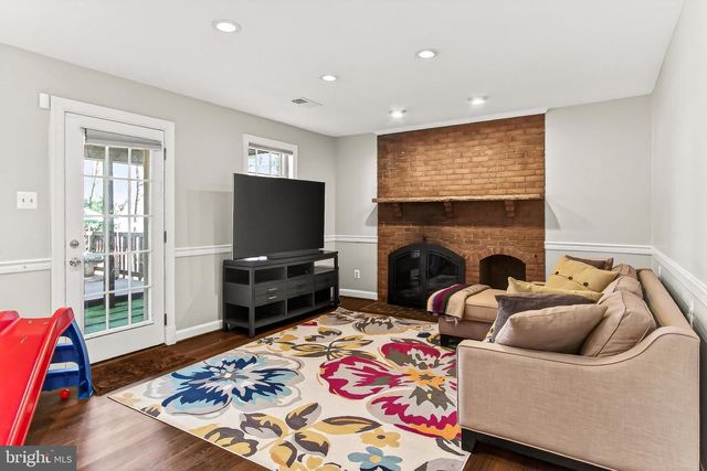 7994 HIDDEN BRIDGE DR, Springfield, VA 22153