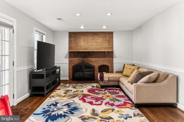 7994 HIDDEN BRIDGE DR, Springfield, VA 22153