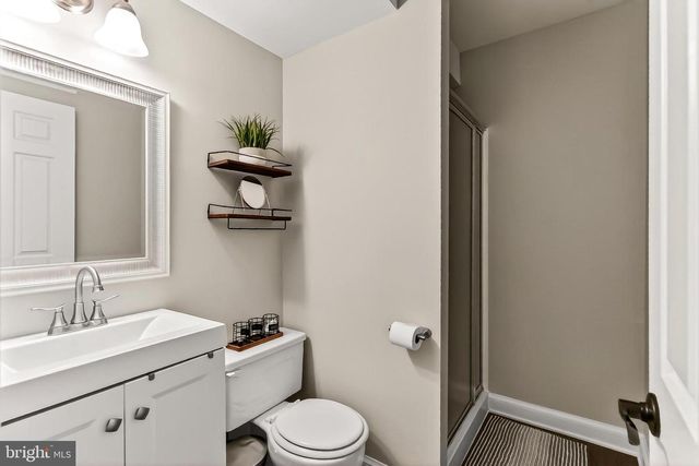 7994 HIDDEN BRIDGE DR, Springfield, VA 22153