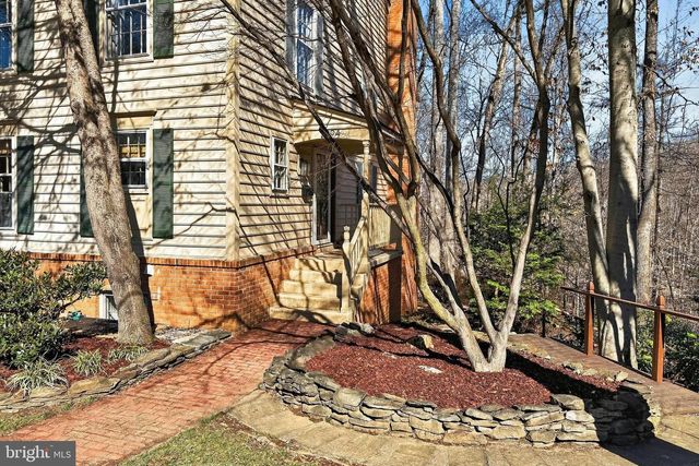 7994 HIDDEN BRIDGE DR, Springfield, VA 22153
