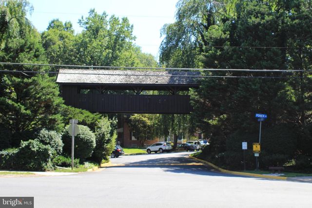 7994 HIDDEN BRIDGE DR, Springfield, VA 22153