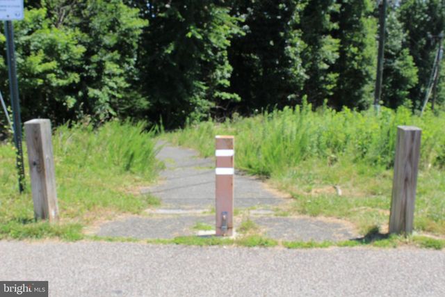 7994 HIDDEN BRIDGE DR, Springfield, VA 22153