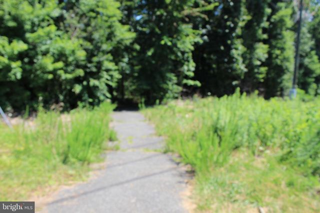 7994 HIDDEN BRIDGE DR, Springfield, VA 22153