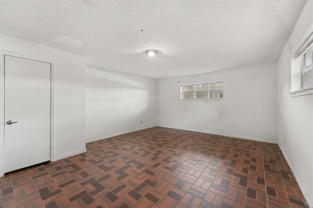 850 County Road 2145, Cleveland, TX 77327