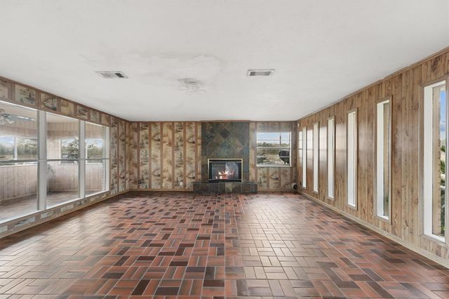 850 County Road 2145, Cleveland, TX 77327