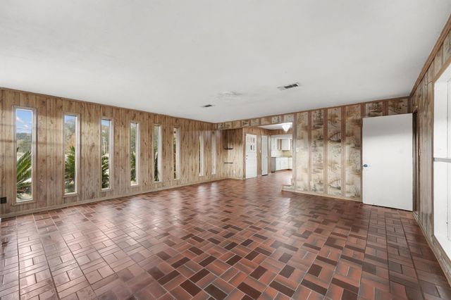 850 County Road 2145, Cleveland, TX 77327