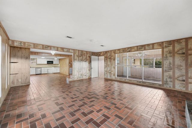 850 County Road 2145, Cleveland, TX 77327