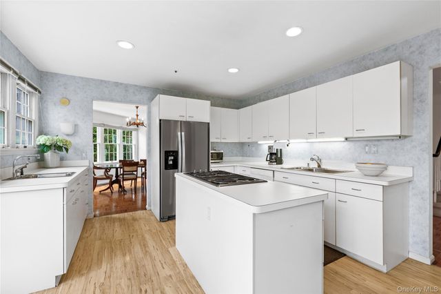 44 Alex Drive, White Plains, NY 10605
