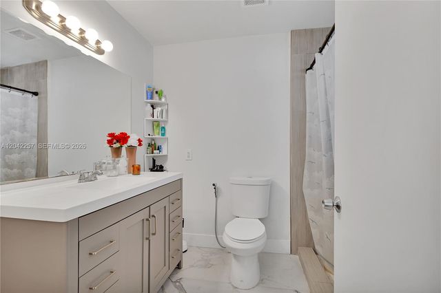 11940 SW 212th St, Miami, FL 33177