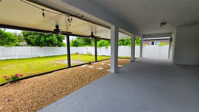 11940 SW 212th St, Miami, FL 33177