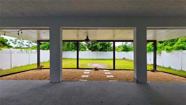 11940 SW 212th St, Miami, FL 33177