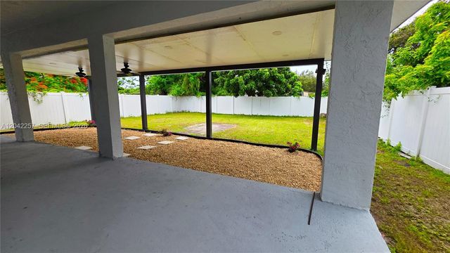 11940 SW 212th St, Miami, FL 33177