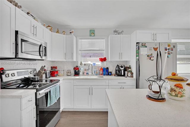11940 SW 212th St, Miami, FL 33177