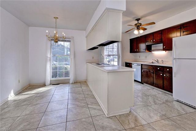 682 Village Green PW, Newport News, VA 23602