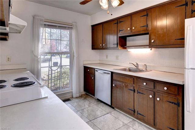 682 Village Green PW, Newport News, VA 23602