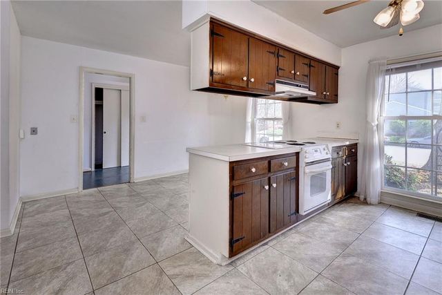 682 Village Green PW, Newport News, VA 23602