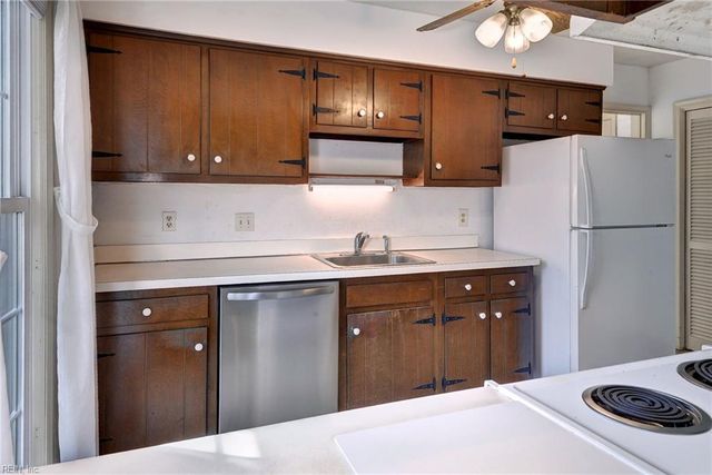 682 Village Green PW, Newport News, VA 23602